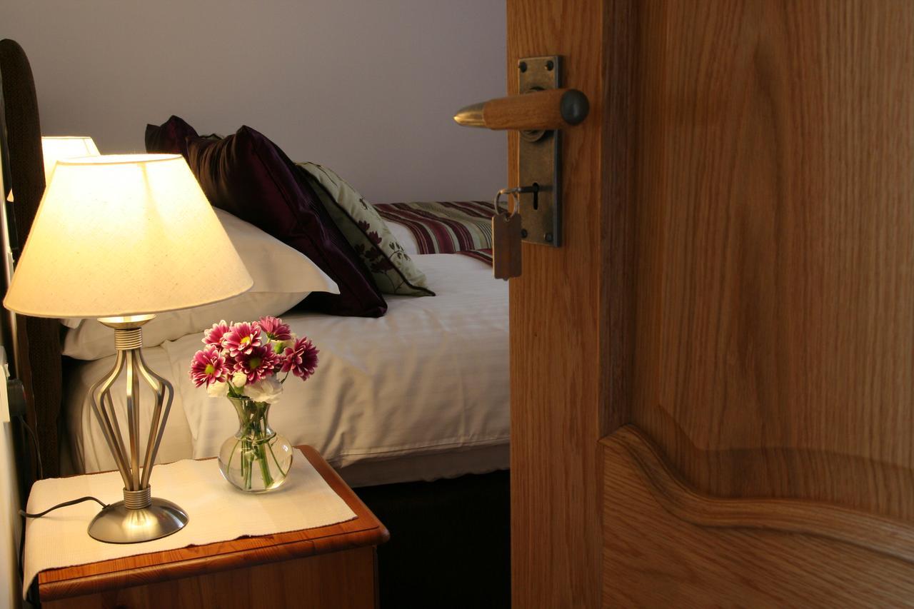 Mandeley Guest House Хелстон Экстерьер фото